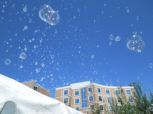 outdoor bubble machines display